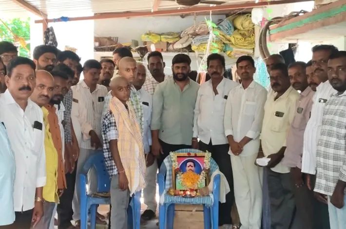 లారీ యజమాని కుటుంబానికి రూ.1.44 లక్షల ఆర్థిక సహాయం