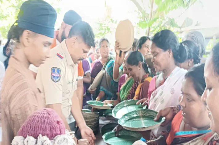 గణపతి మండపాల్లో అన్నదాన కార్యక్రమాలు 