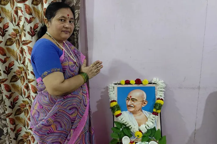 గాంధీ బాటలో నడుద్దాం..