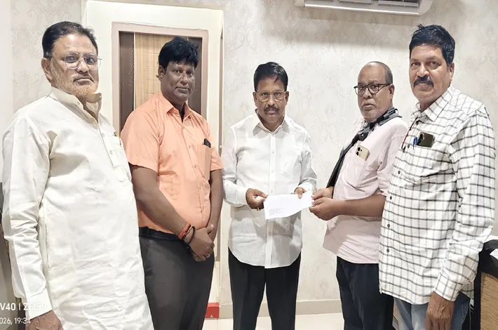 అనారోగ్యంతో బాధపడుతున్న జర్నలిస్టుకు ఆర్థిక సాయం
