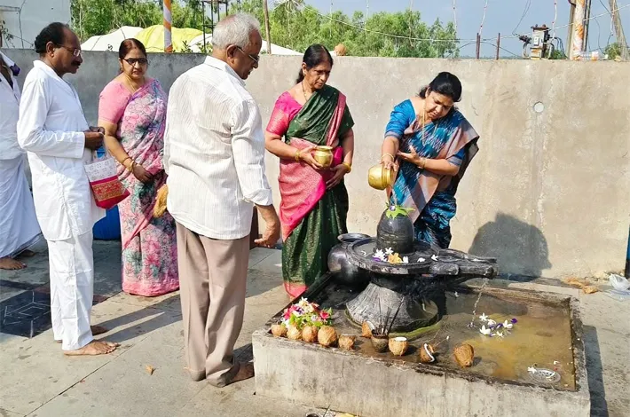శివాలయాలలో ఎమ్మెల్యే రాగమయి పూజలు