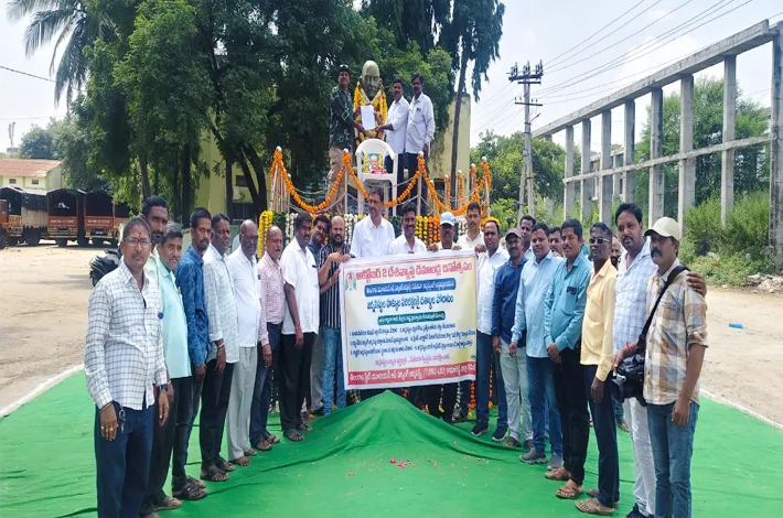 జర్నలిస్టుల సంక్షేమానికి కేంద్ర, రాష్ట్ర ప్రభుత్వాలు కృషి చేయాలి