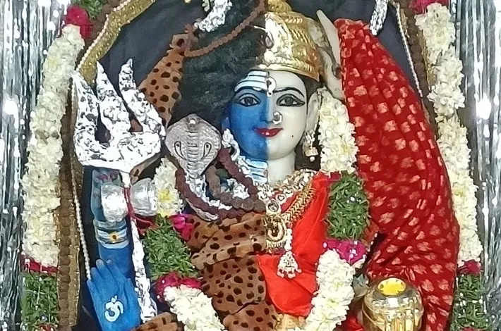 అర్ధనారీశ్వరి అలంకారంలో గజ్వేల్ సంతోషిమాత