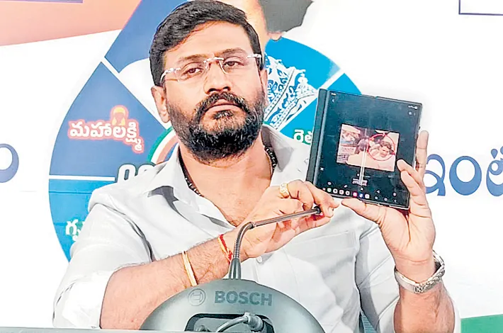 కేటీఆర్ వల్లే ఒక కులానికి మచ్చ 