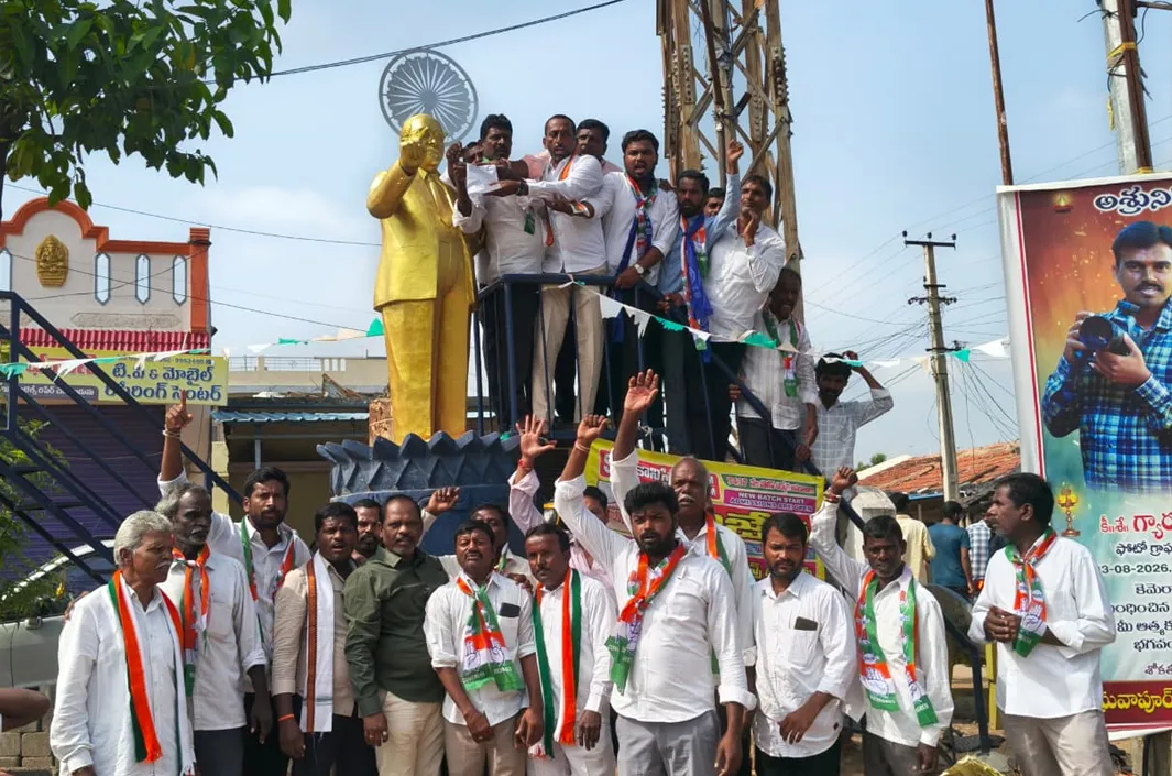 తాతా మధు వ్యాఖ్యలపై కాంగ్రెస్ నిరసన