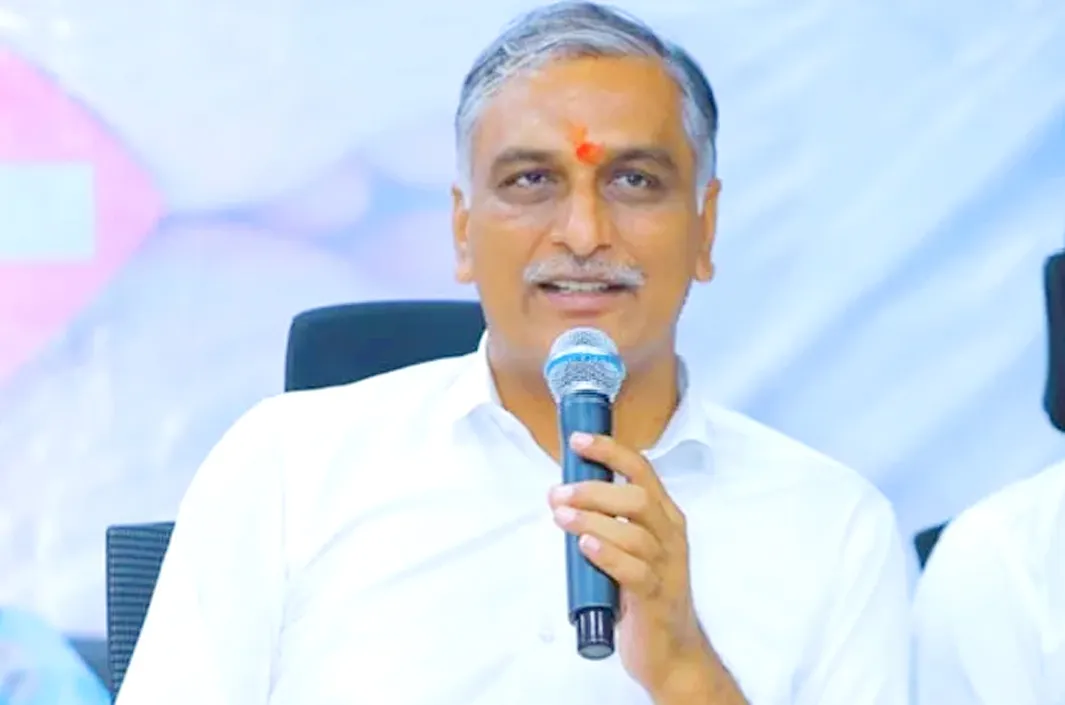 రేవంత్, భట్టిని సస్పెండ్ చేయాలి : హరీశ్ రావు