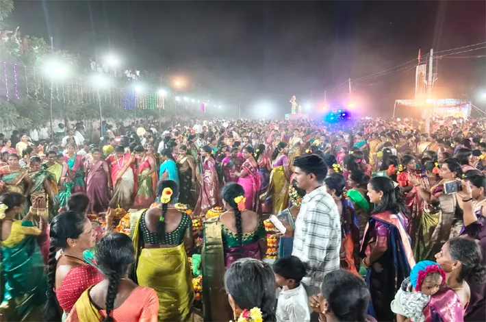 గోవిందరావుపేటలో సద్దుల బతుకమ్మ సంబరాలు