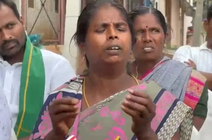 నా కొడుకు ఆత్మహత్యను రాజకీయం చేయొద్దు