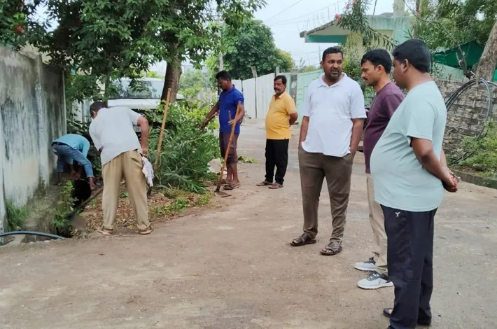 పరిసరాల పరిశుభ్రత పాటించాలి