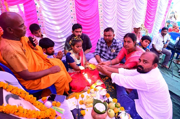 అశోక విజయదశమి సందర్భంగా బౌద్ధ ఆచారంలో కర్ణవేదనము
