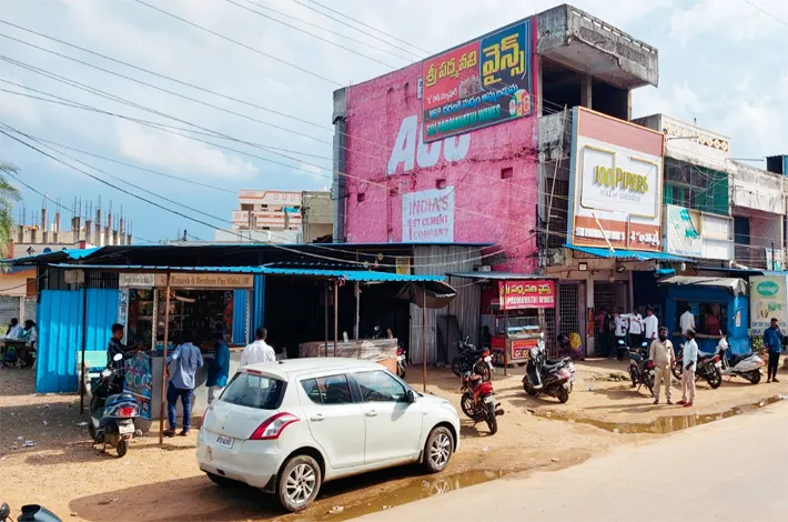 మామూళ్ల మత్తు.. నిబంధనలు చిత్తు..