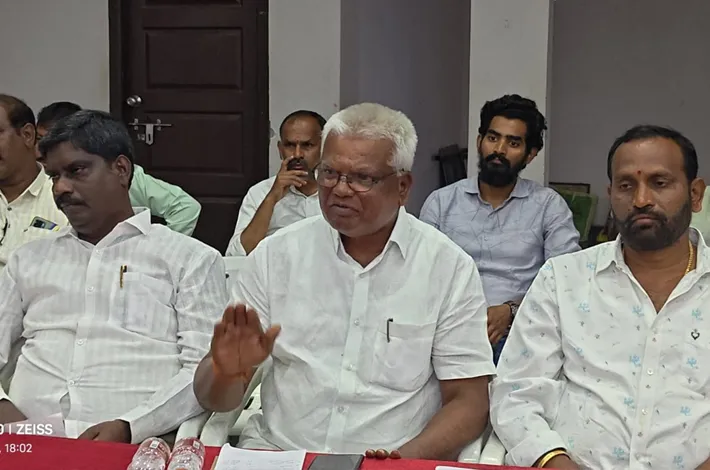 నిరుద్యోగులకు ఉపాధి కల్పిస్తున్న మమ్మల్ని పందికొక్కులుగా ప్రస్తావిస్తారా..!