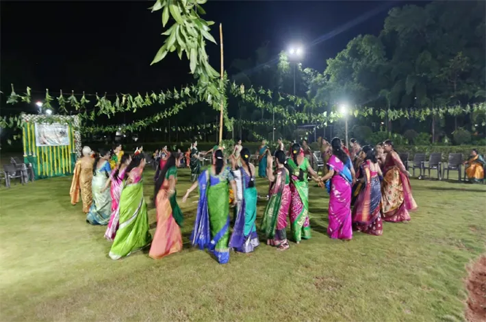 త్రీ ఇంక్లైన్ బంగ్లౌస్ నందు బతుకమ్మ సంబురాలు