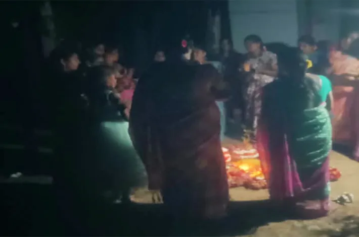 బతుకమ్మ వేడుకలకు చీకటి అడ్డంకి