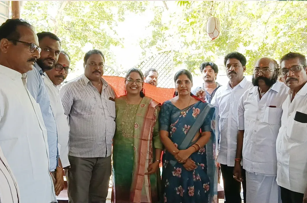 మల్కారం వైద్య విద్యార్థినికి గోల్డ్ మెడల్ 