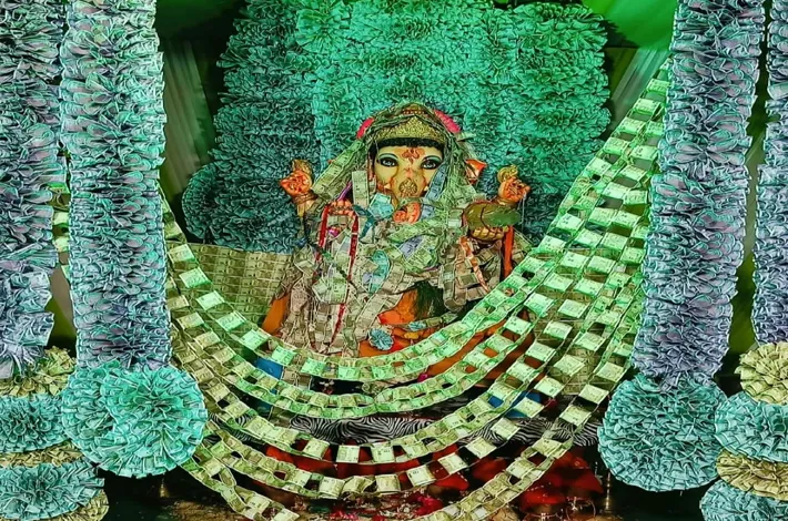కరెన్సీ గణనాథుడు..రూ.9లక్షతో అలంకరణ