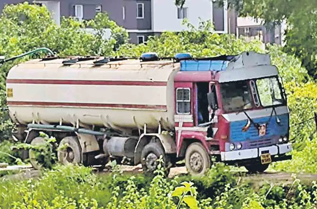 ఆగని నీటి దందా, పట్టించుకోని అధికారులు