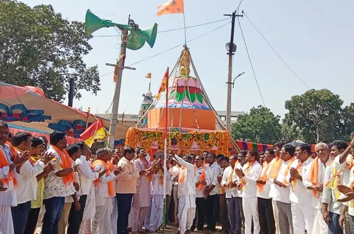 ఊరువాడా వాల్మీకి నామస్మరణ..
