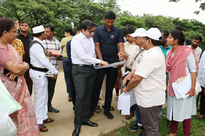 యంగ్ ఇండియా ఇంటిగ్రేటెడ్ పాఠశాల స్థలాన్ని పరిశీలించిన