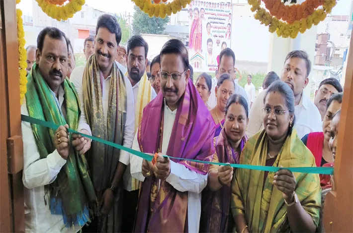 మహిళల  కోసం మరిన్ని అభివృద్ధి పనులు చేపడతాం