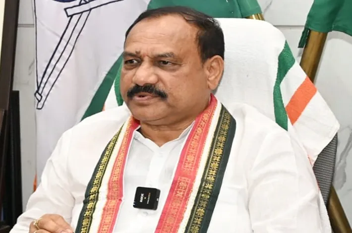 సురేఖ బర్తరఫ్ బాధాకరమే