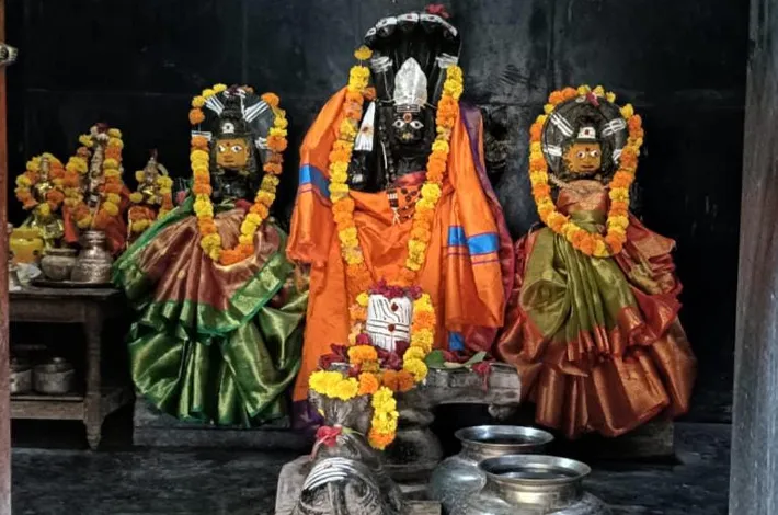 ఊటూరు ఆలయంలో వెండి మీసాలు చోరీ