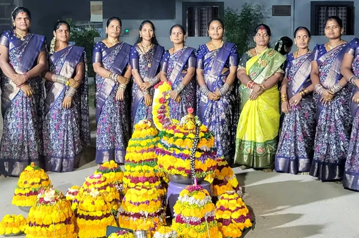 అత్యంత వైభవంగా సద్దుల బతుకమ్మ సంబురాలు