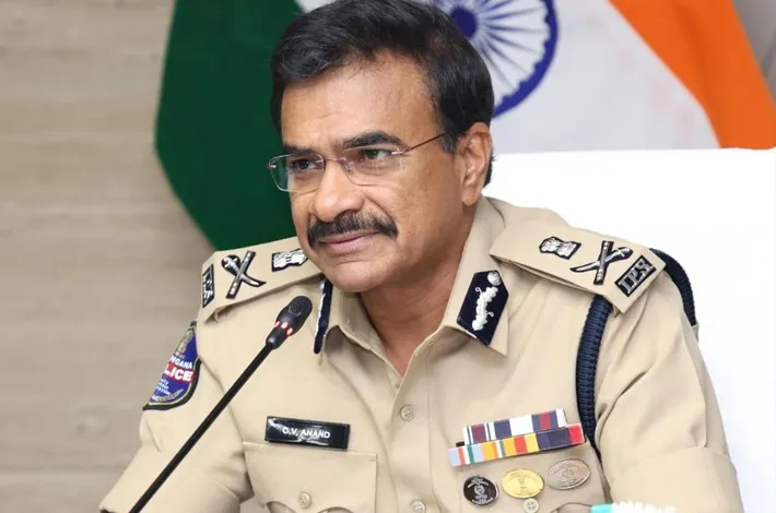 ఖాకీలకు డీజీపీ వార్నింగ్‌.. యూనిఫామ్‌ గౌరవం కాపాడాల్సిందే