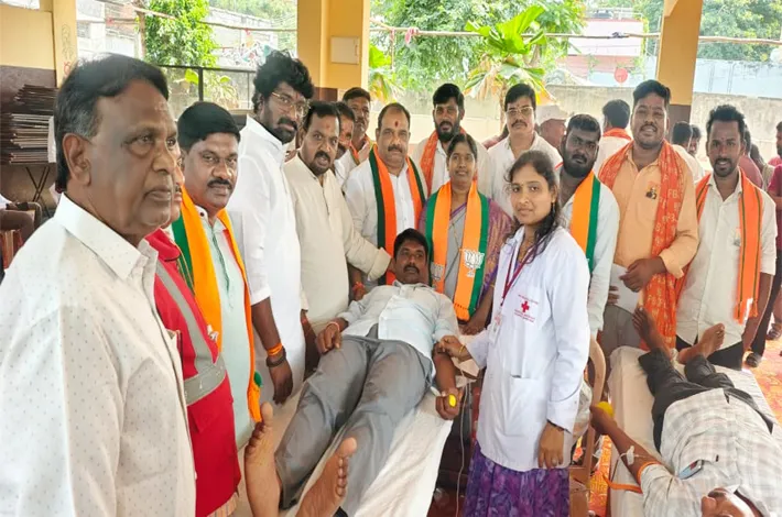 బీజేపీ రక్తదానశిబిరం..