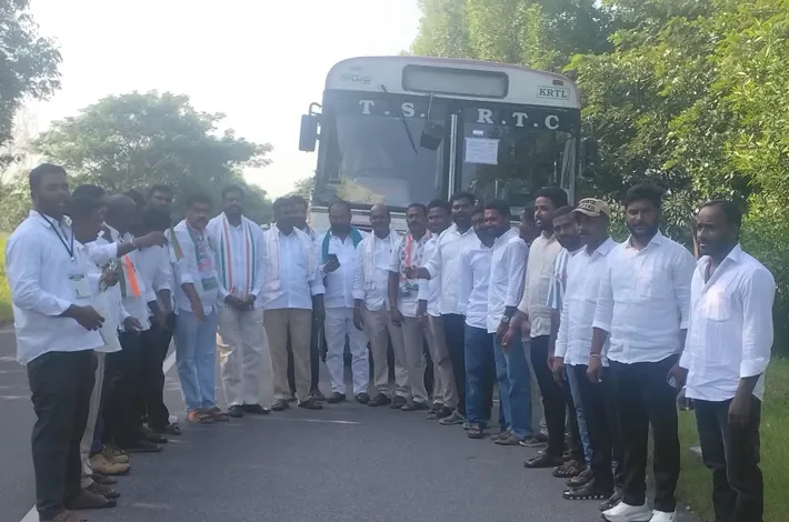 సీఎం బహిరంగ సభకు భారీగా తరలిన రుద్రంగి మండల ప్రజలు, నాయకులు