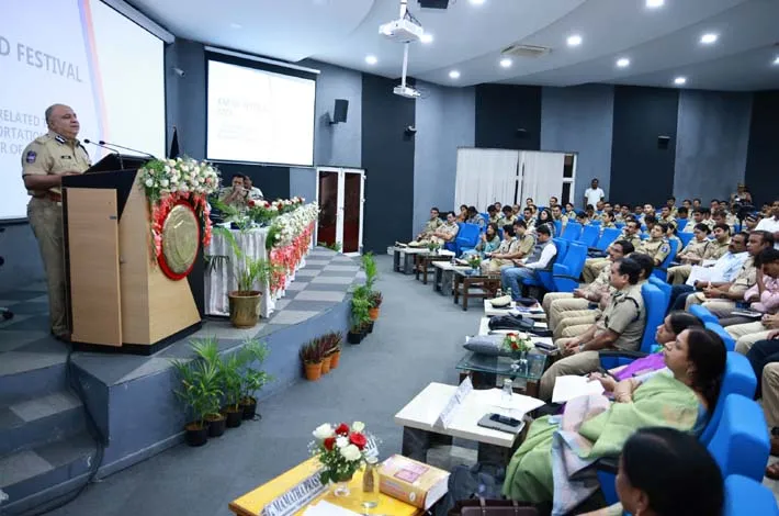 చట్టాలపై అవగాహన పెంచుకోవాలి