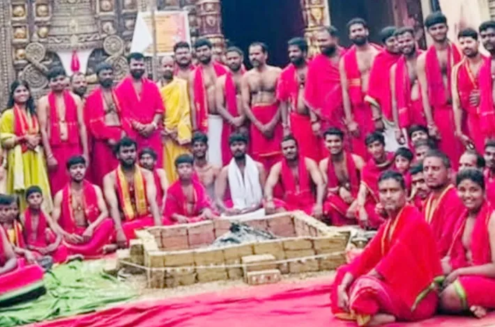 వైభవంగా దుర్గామాత మండపం వద్ద హోమం