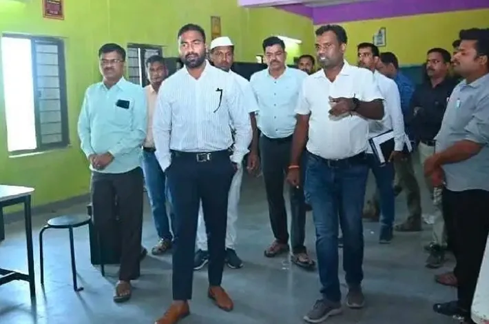 గిరిజన మిని గురుకులాన్ని పరిశీలించిన జిల్లా కలెక్టర్