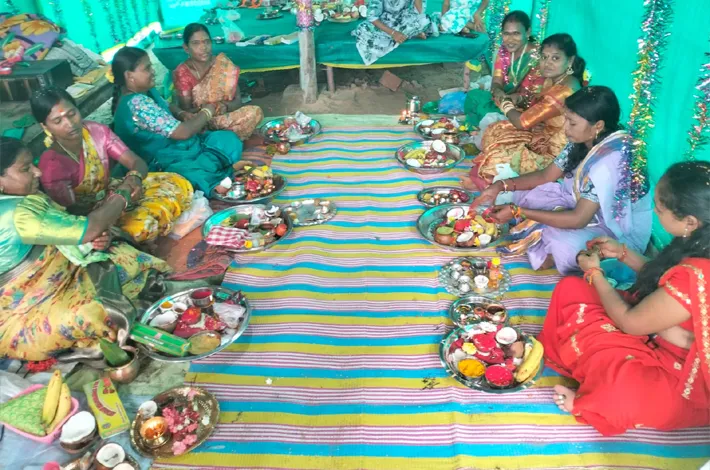 భక్తిశ్రద్ధలతో కుంకుమ పూజ
