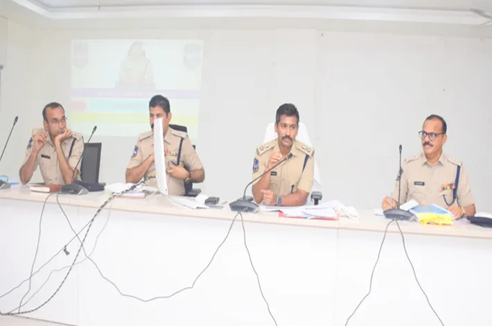 నేరాల నియంత్రణలో రాజీ లేకుండా పనిచేయాలి