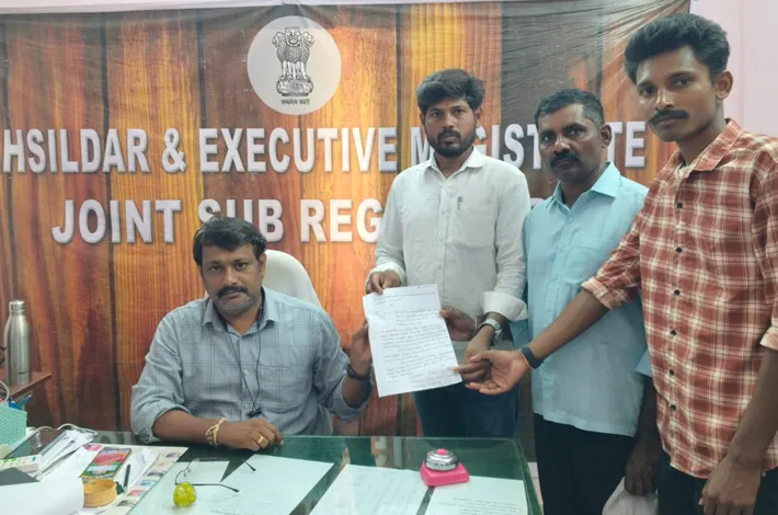 చెరువులో నీటిని నిల్వ ఉంచాలి