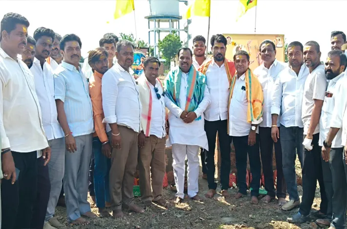 కురుమ సంఘానికి 10 గుంటల భూమి.. వివాదానికి తెర