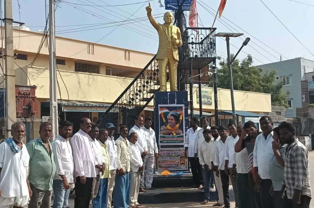 ఉక్కు మహిళకు నివాళి