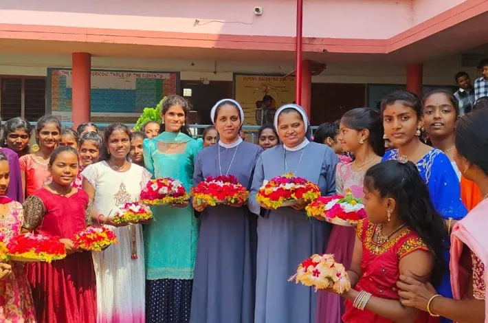 పూల పండుగ.. మత సామరస్యానికి ప్రతీకగా