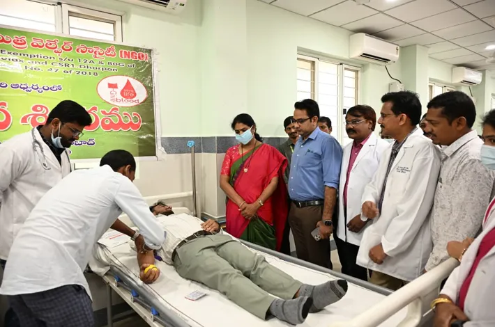 రక్తదానం చేసి ప్రాణదాతలుగా నిలవండి