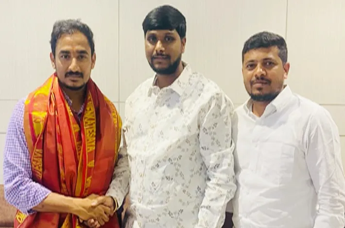 ఉద్యమాల విద్యార్థిని గెలిపించాలి