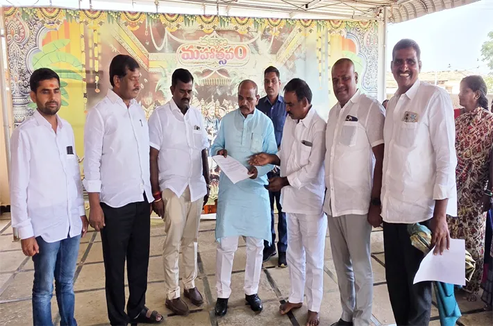 ఏఎంసీ చైర్మన్ పదవి కోసం ఎమ్మెల్యేకు వినతి