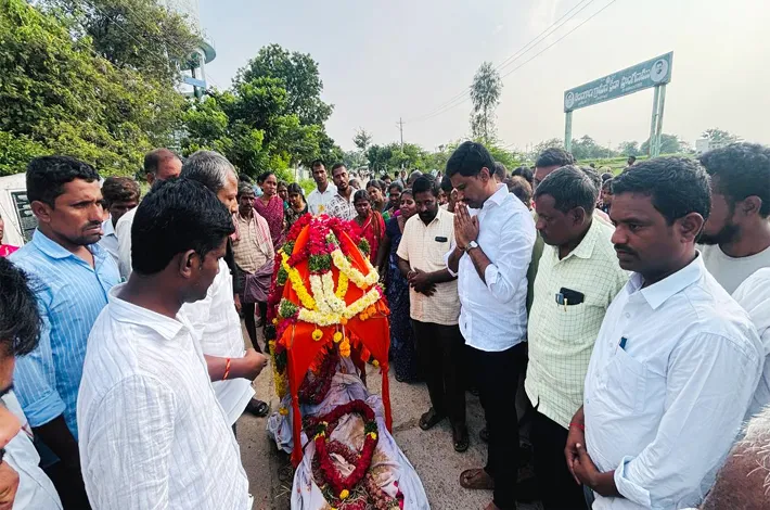 కోస్గి వెంకటయ్యకు డిప్యూటీ మేయర్‌ నివాళి