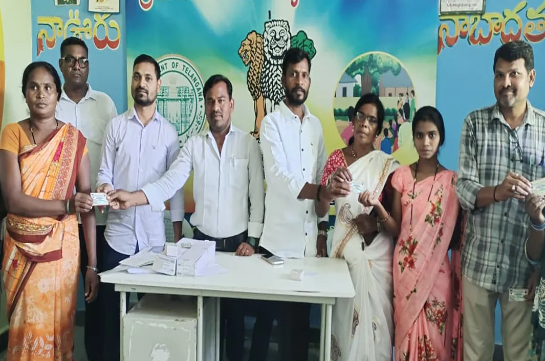 స్మార్ట్ రేషన్ కార్డుల పంపిణీ 