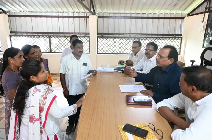 ప్రజావాణి దరఖాస్తులు త్వరితగతిన పరిష్కరించాలి