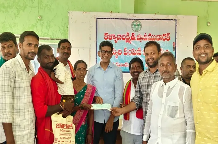 కళ్యాణ లక్ష్మి చెక్కుల పంపిణీ
