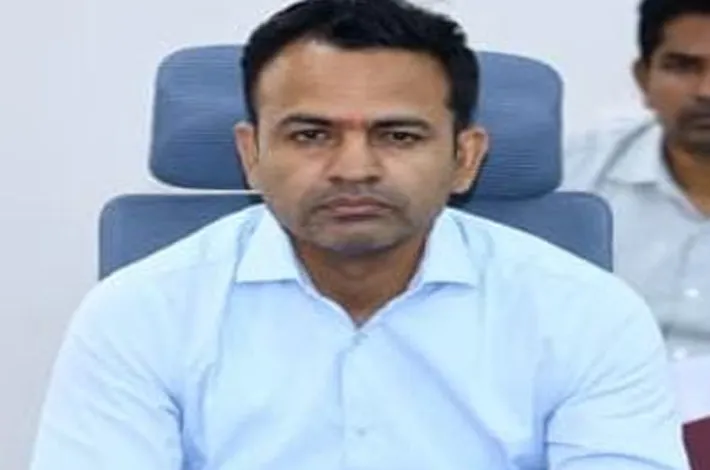 జిల్లా కలెక్టర్ పేరుతో నకిలీ సందేశాలు..