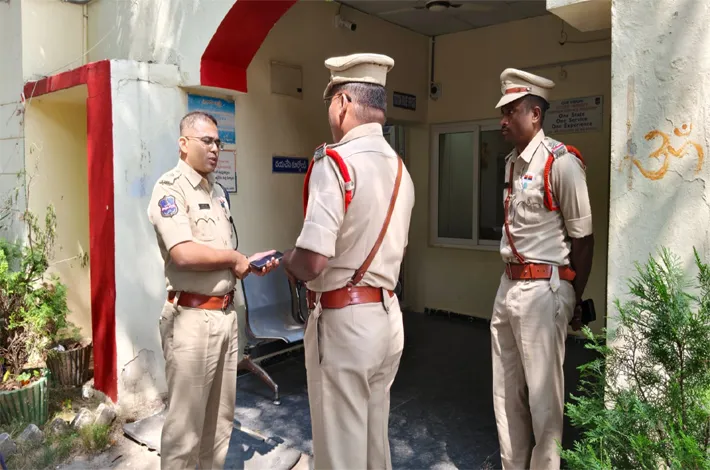 కొనరావుపేట పోలీస్ స్టేషన్‌లో ఎస్పీ మహేష్ గితే తనిఖీ