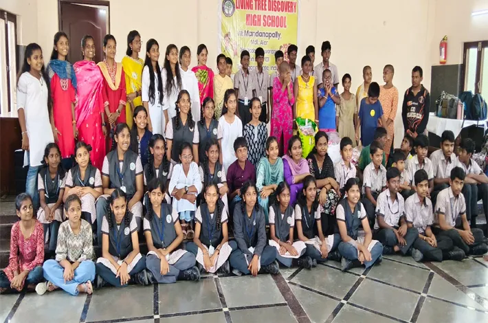 వికలాంగుల పట్ల మానవత్వం చూపాలి