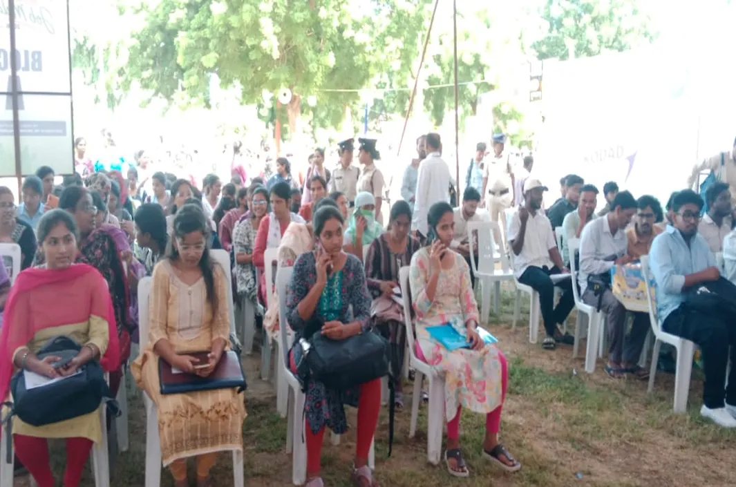 కోదాడ జాబ్‌మేళాకు పోటెత్తిన నిరుద్యోగులు